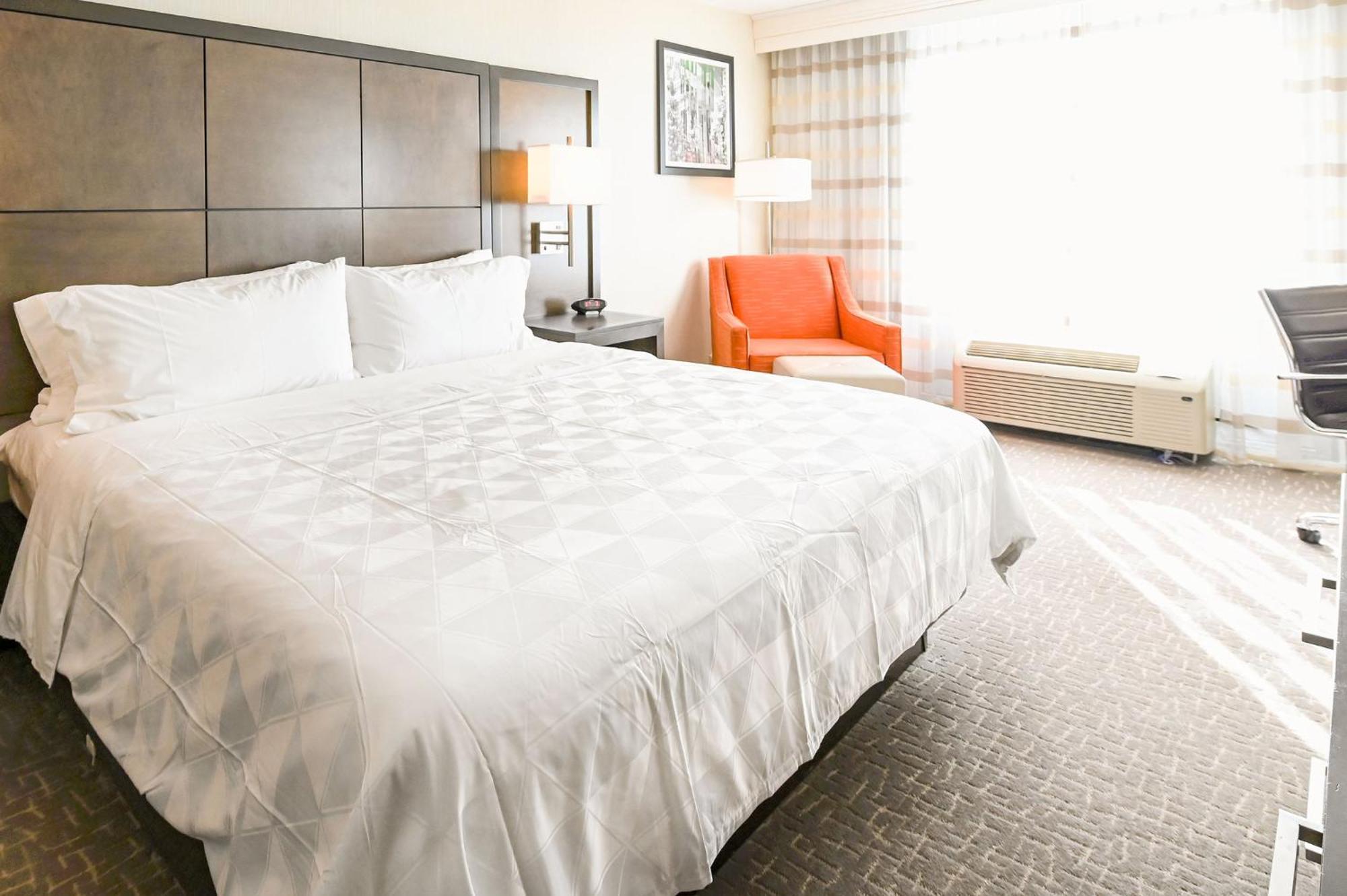 Holiday Inn University Area Charlottesville By Ihg Exterior photo